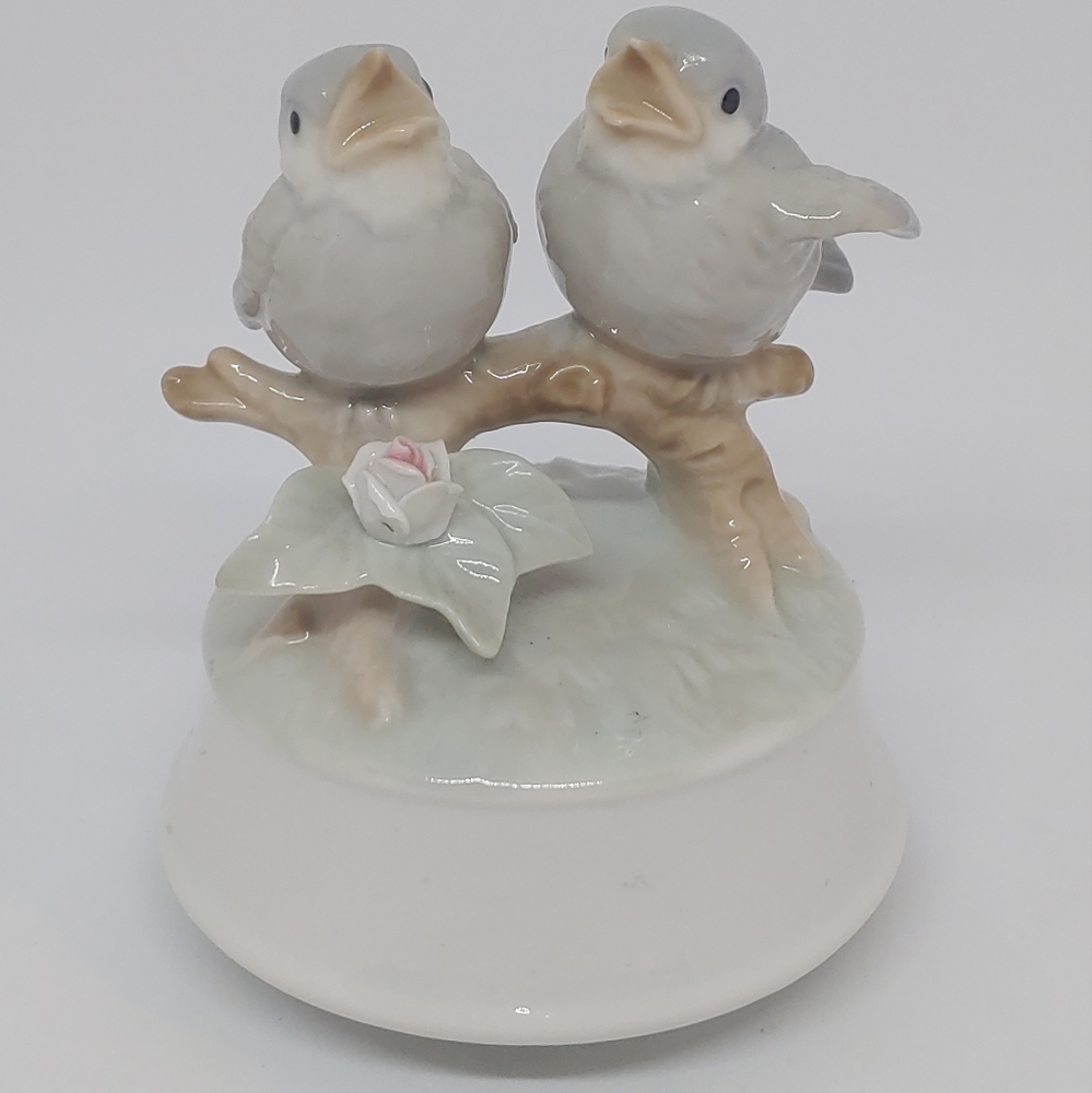 Vintage Otagiri Blue Birds Music Box